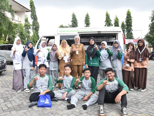 Gerakan Literasi Sekolah: Buka Cakrawala, Hasilkan Karya